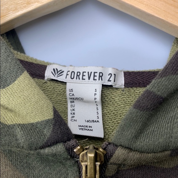 CROPPED ARMY PRINT SWEATER - Picture 2 of 3